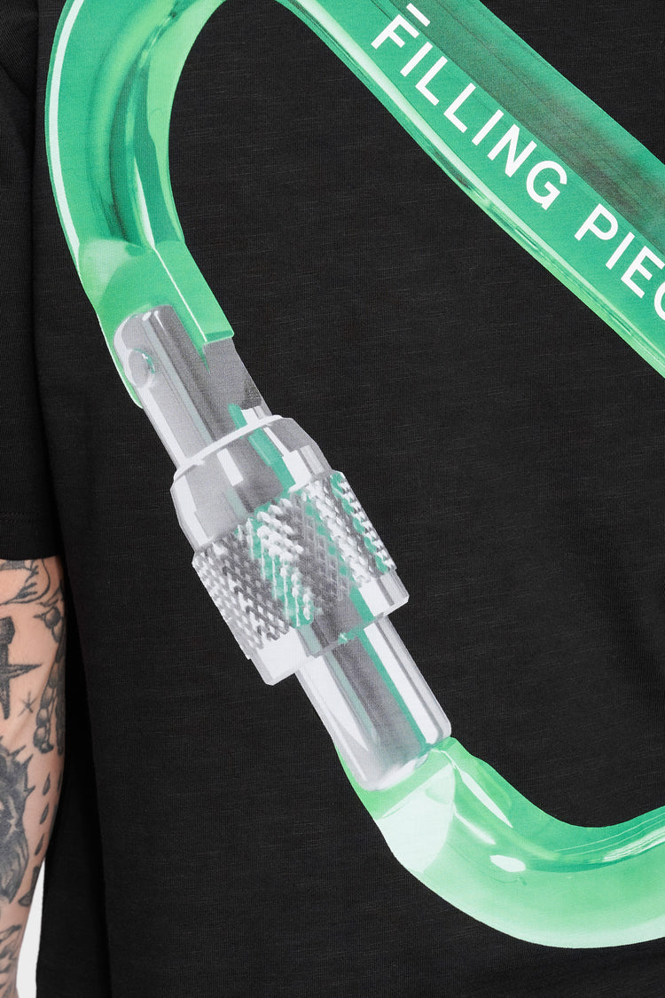 Футболка CARABINER чорна, купити онлайн в магазині.