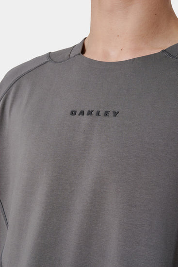 Футболка LATITUDE FLEX сіра, купити онлайн в магазині.