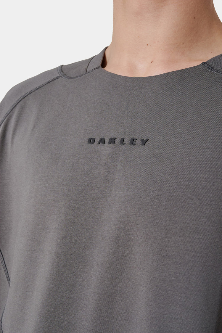 Футболка LATITUDE FLEX сіра, купити онлайн в магазині.