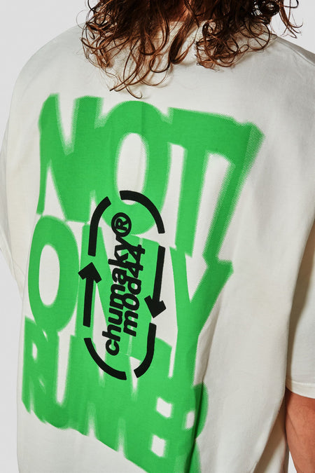 Футболка M0D44 x CHUMAKY COMMUNITY біла, купити онлайн в магазині.