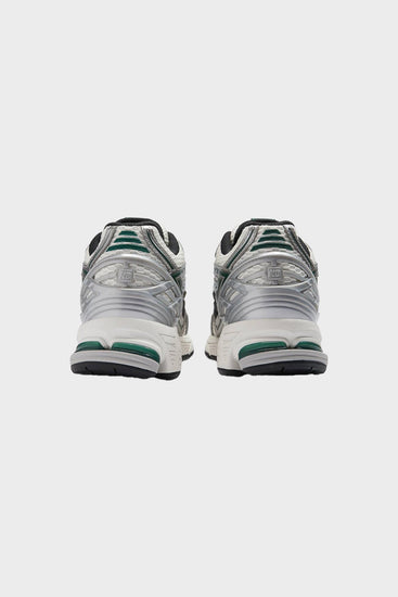 Кросівки 1906R срібні/зелені, купити онлайн в магазині.