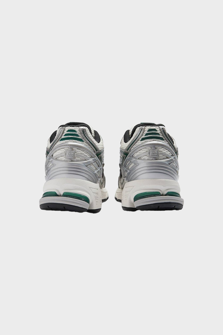 Кросівки 1906R срібні/зелені, купити онлайн в магазині.