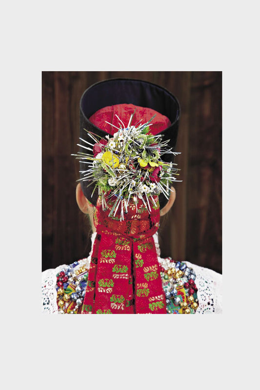 Книга TRADITIONAL COUTURE, купити онлайн в магазині.