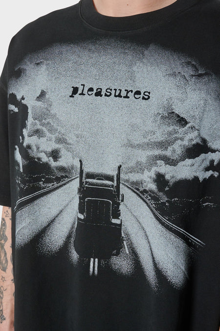 Футболка TRUCK чорна від PLEASURES купити онлайн у магазині NEWBORN K
