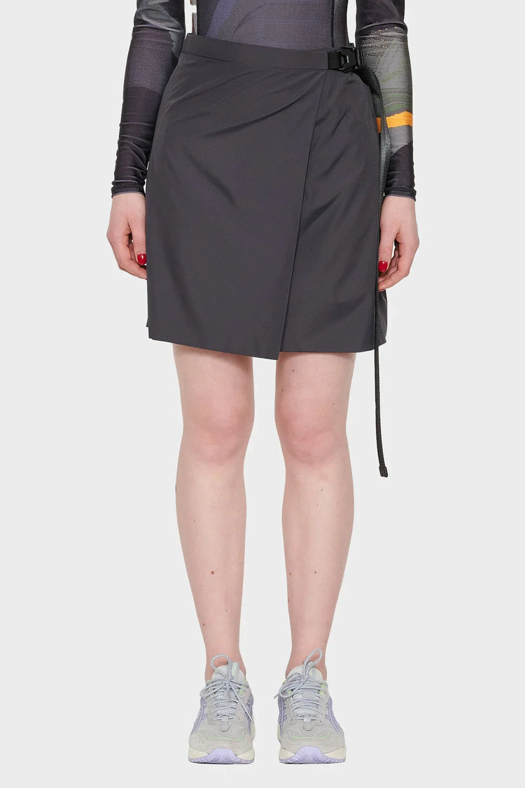 Трекінгова коротка спідниця CUT чорна, купити онлайн в магазині.