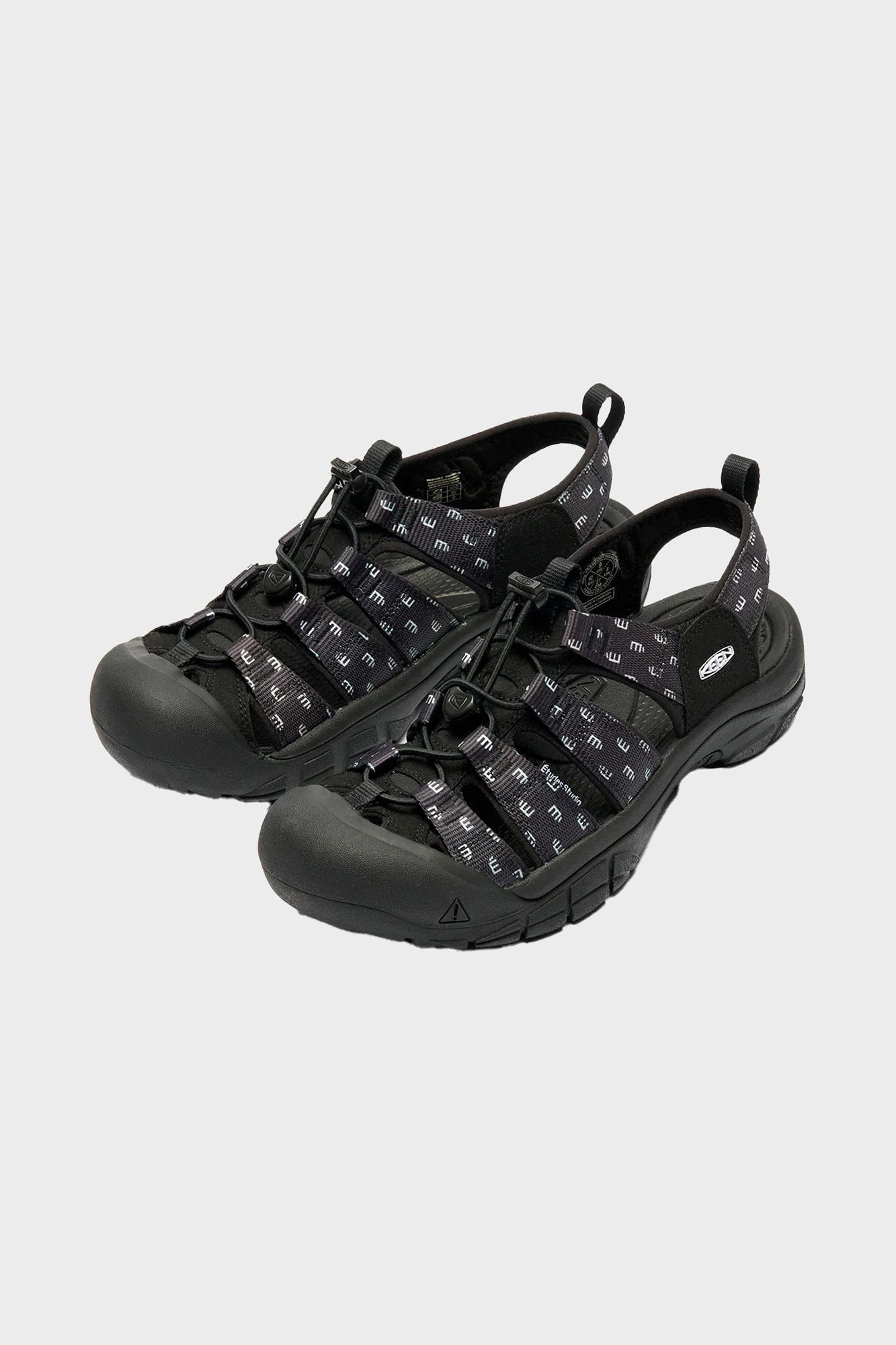 

Сандалі ETUDES × KEEN чорні
