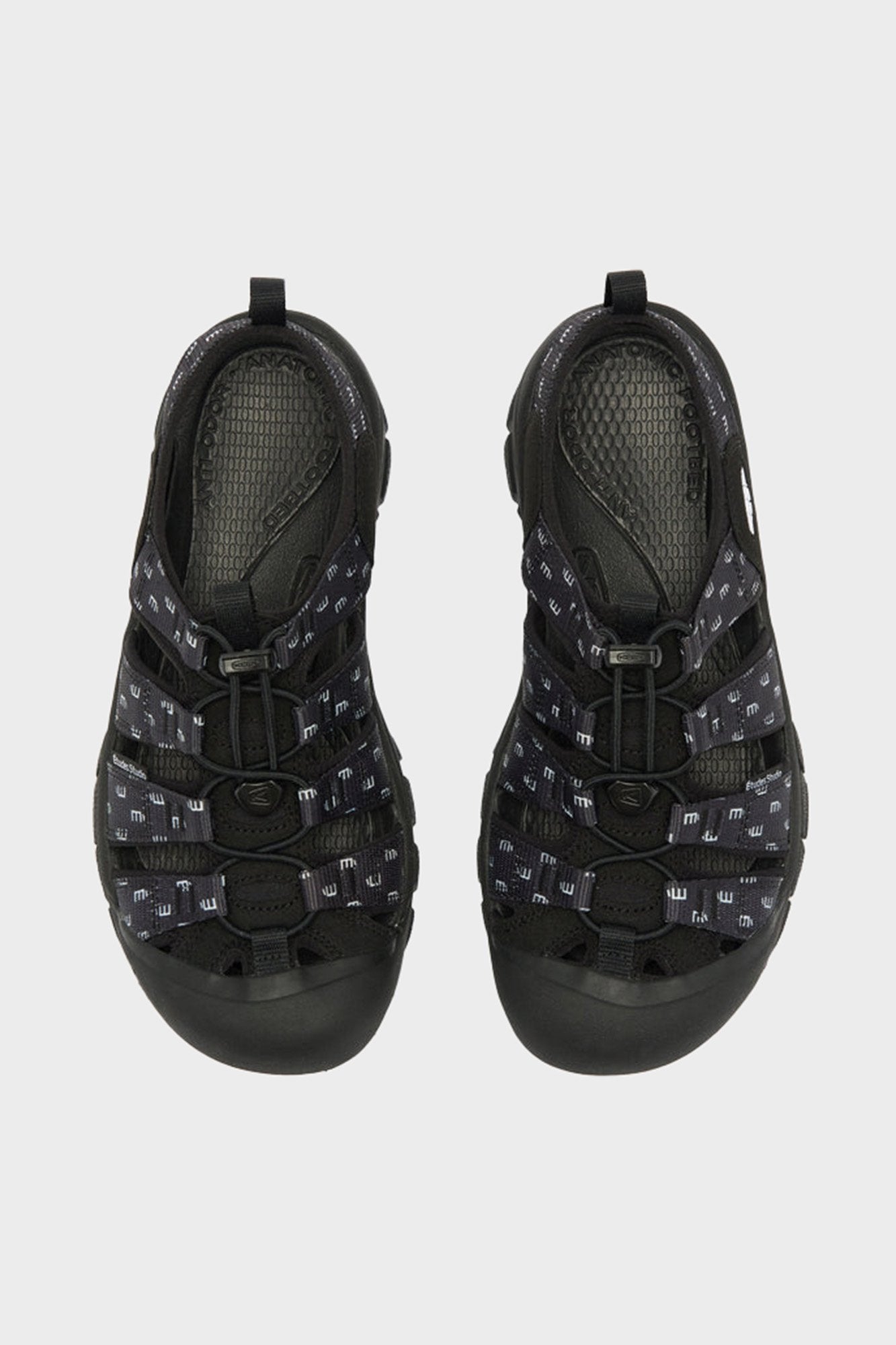 

Сандалі ETUDES × KEEN чорні
