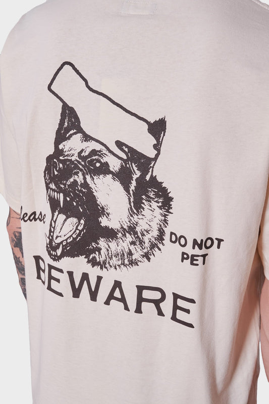 Футболка BEWARE PET молочна, купити онлайн в магазині.