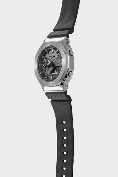 Часы мужские G-SHOCK GM-2100-1AER серебристые