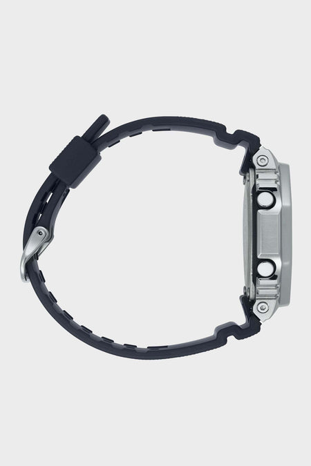 Часы мужские G-SHOCK GM-2100-1AER серебристые