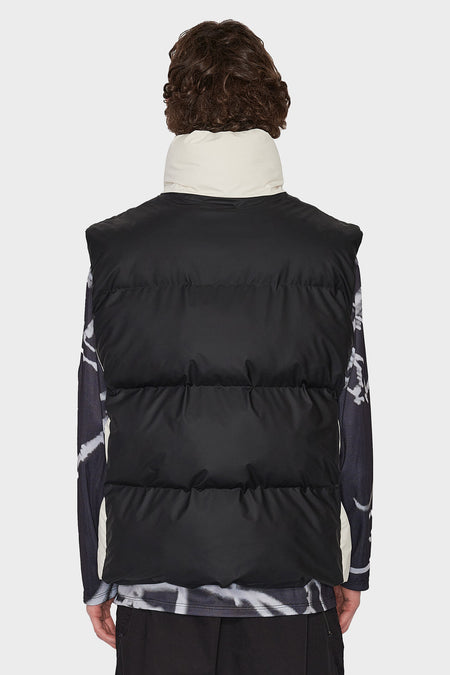 Жилет BOXY PUFFER білий/чорний, купити онлайн в магазині.